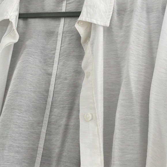 White shirt - Picture 4 of 5